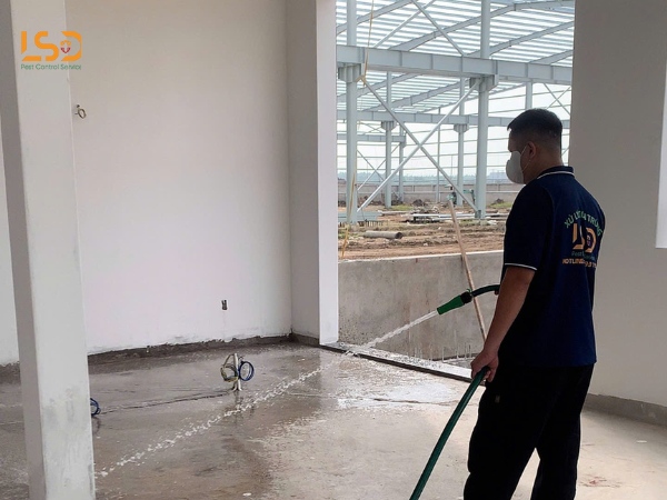 Phun chống mối công trình xây dựng