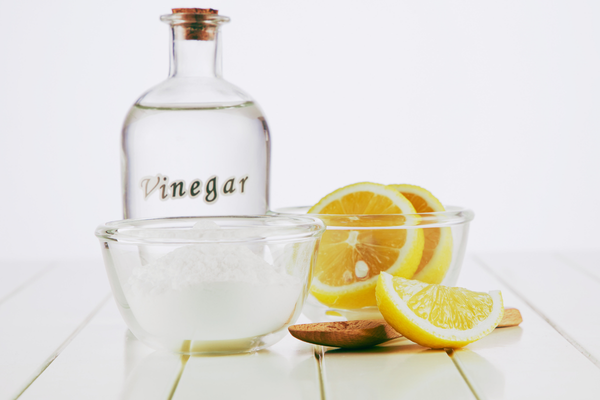 Hỗn hợp giấm và chanh giúp xua đuổi mối gỗ